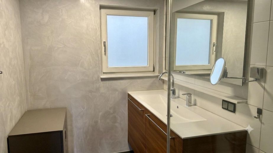 بنتهاوس 6 غرف بتجهيزات عالية الجودة، مركزي + هادئ + مشرق - D-72622 Nürtingen – Bad 1 mit Dusche