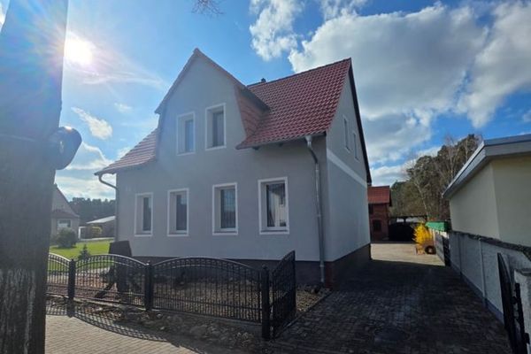 Dom jednorodzinny z idylliczną działką o powierzchni 2.563 m²