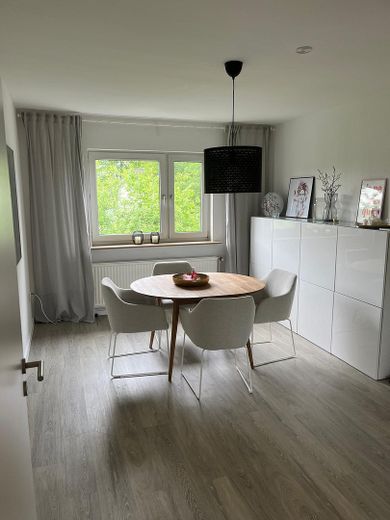 Renovierte, helle 3 Zimmer Wohnung (Refrath) – Wohn-/Esszimmer