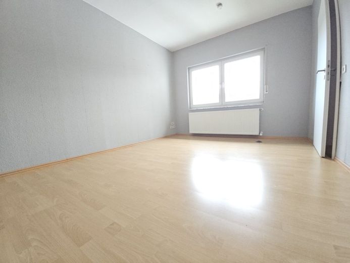 Tief durchatmen - Wohnen in der Ruhezone!
Große Eigentumswohnung im Lautertal zu verkaufen. – 5267 - Gästezimmer