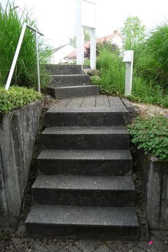 Treppenabgang Straße zur Tür