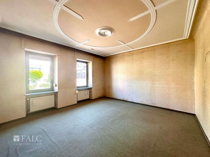 Preiswertes Familienhaus plus Baugrundstück! – Wohnzimmer