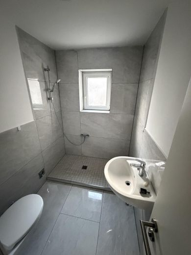 Renovierte 4-Zimmer-Wohnung mit Balkon – Foto 11