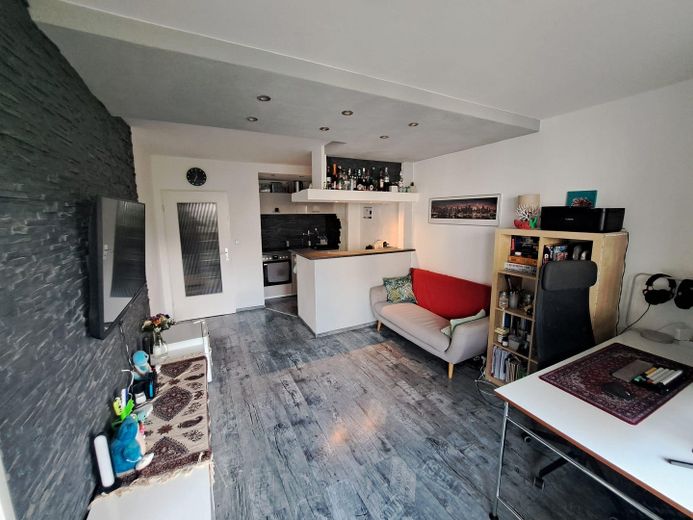 Appartamento di 2 locali con balcone esposto a sud-est nel Vorderen Westen vicino a Bebelplatz – Blick vom Balkon in Wohnung
