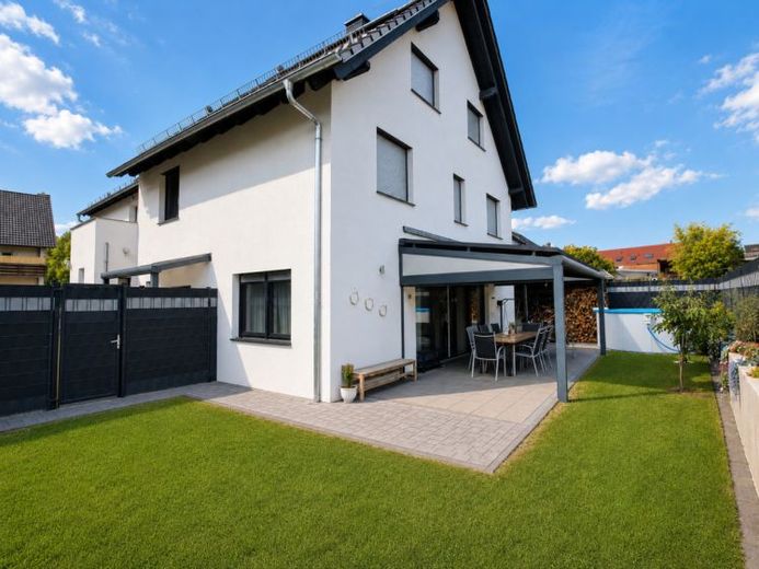 Hochwertiger Familientraum mit zusätzlicher Kapitalanlage – zwei Häuser auf einem Grundstück – Zdjęcie 1