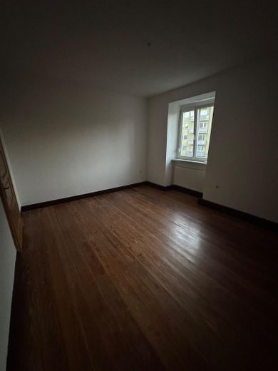 4 Zimmer Whg, 2. OG, renoviert mit EBK 650 plus 75 Euro Küche – Schlafzimmer