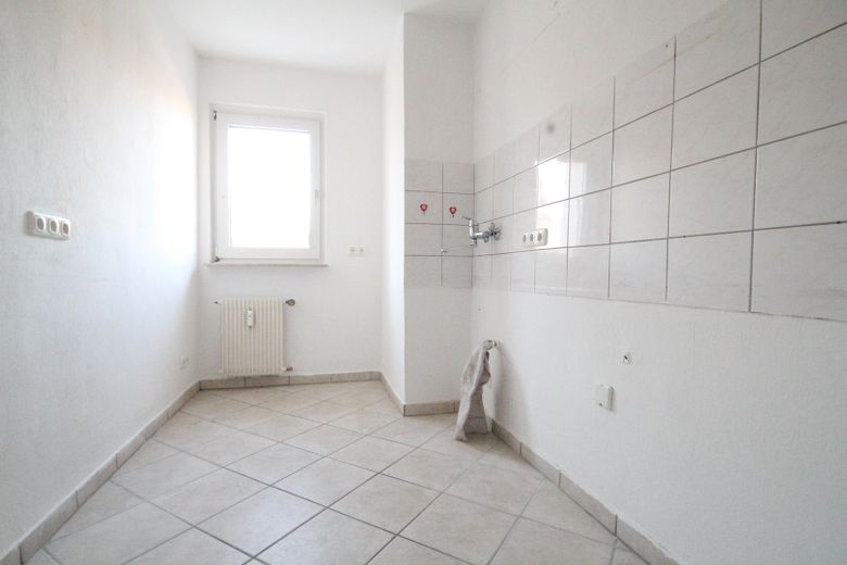 2,5 Raum Hattingen-Südstadt, Wannenbad + Fenster, Balkon 18 m², Energetikhaus – Küche leer