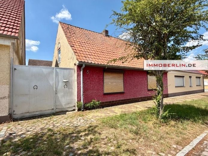 IMMOBERLIN.DE - Sanierungsgelegenheit! Haus mit Nebengebäude & Ausbaupotenzial in angenehmer Lage – Foto 1