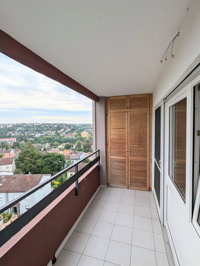 Einladung in dein/euer neues Zuhause (2 Zi, 6. Stock, Aufzug, Balkon, Stellplatz, EBK) – Balkon1
