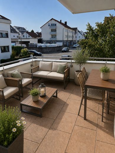Céntrico y tranquilo: piso de 4 habitaciones con balcón en el corazón de Maichingen – Balkon
