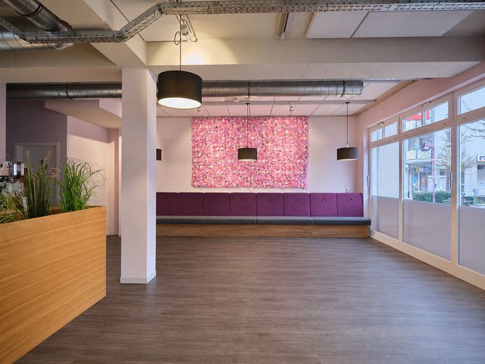 Stilvolle Gewerbefläche im Ortskern von Weißbach – ideal für Büro, Praxis oder Studio – Büroraum