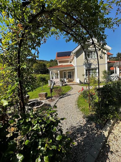 Traumhaus in der Eifel – Sicht vom Wohnmobilstellplatz 