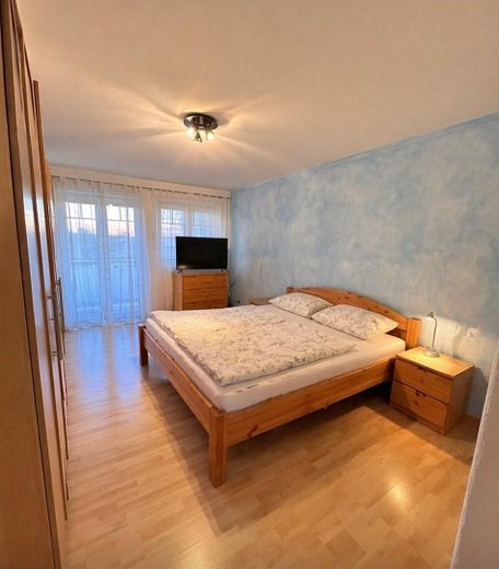 Bifamiliare moderna con potenziale di ampliamento – OG_Schlafzimmer_2