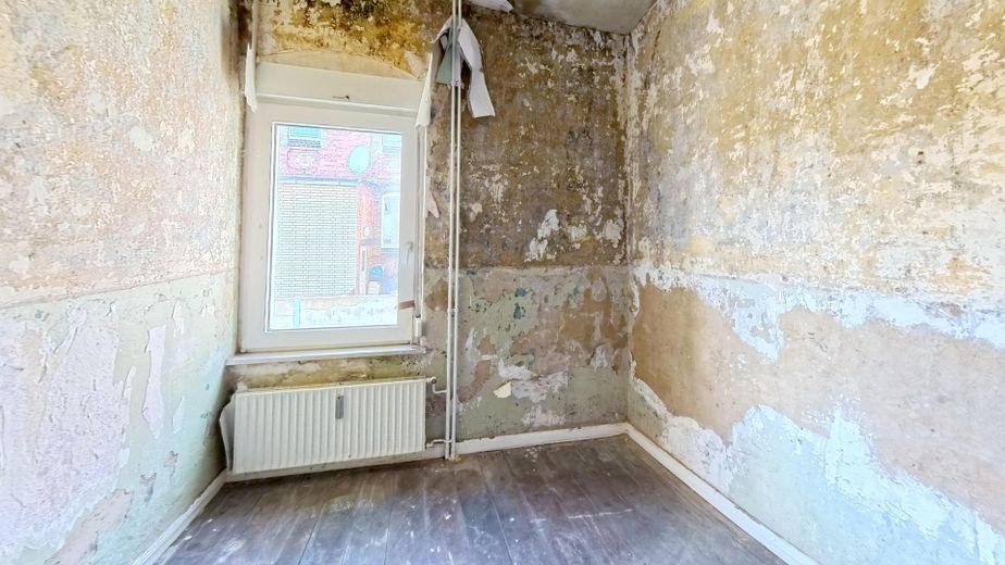 Großzügiges Sanierungsobjekt mit Einliegerwohnung – viel Potenzial für Familien oder MFH – Raum