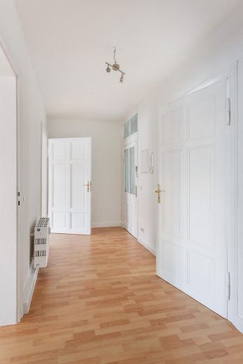 Bestandsvermietete 2-Zimmer-Altbauwohnung im denkmalgeschützten Gründerzeithaus – Eingangsbereich 