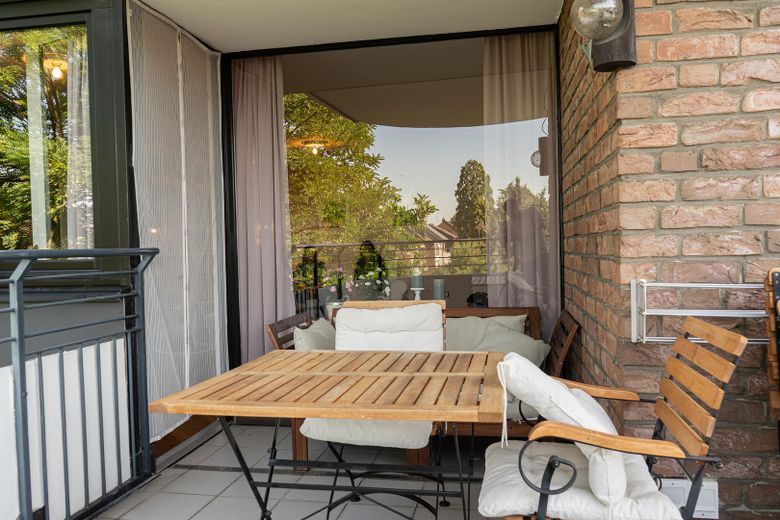 Sin comisión, venta directa del propietario: luminoso apartamento de 4,5 habitaciones con terraza cerca del lago Unterbacher See – Terasse