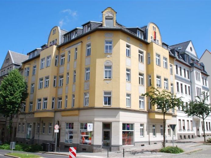 Vollvermietetes und saniertes Renditeobjekt mit Balkonen und Aufzug in zentraler Lage – Foto 1