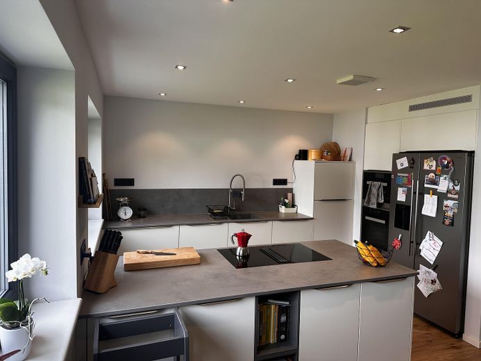 Modernes Einfamilienhaus in Feldrandlage – Moderne Einbauküche 2
