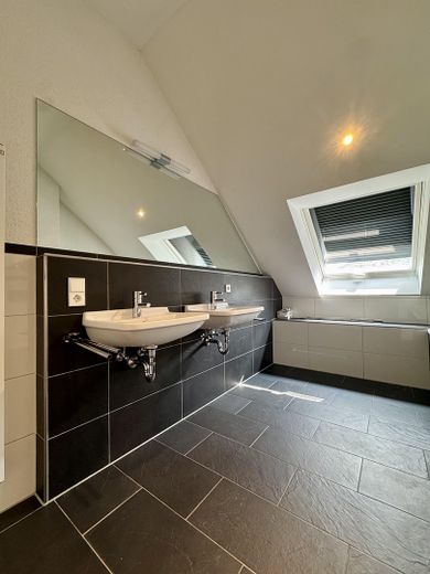 Stylish maisonette apartment with gallery, roof terrace & elevator – Foto 5