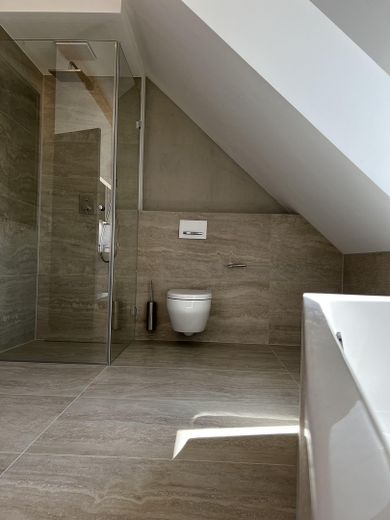 Neuwertiges 4-Zimmer-Penthouse mit Dachterrasse, Aufzug & Deckenkühlung in best Lage – Foto 10
