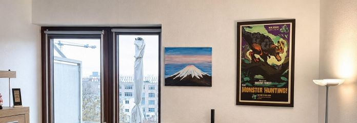 Apartamento confortable con balcón orientado al oeste y plaza de aparcamiento, amueblado, cerca de la universidad – Wohnraum