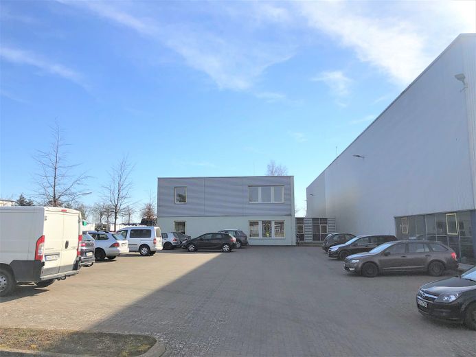 उत्पादन, भंडारण और ऑर्डर तैयार करने के लिए वाणिज्यिक संपत्ति – Mitarbeiterparkplatz
