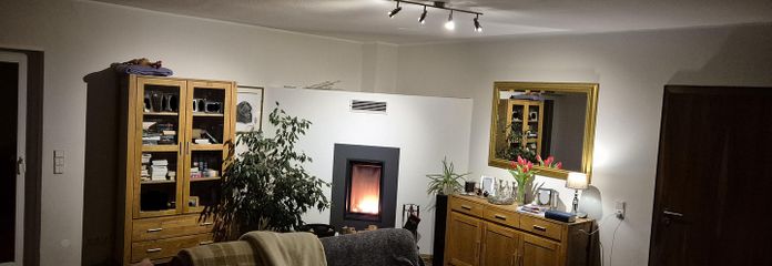 Wohnzimmer mit Kamin