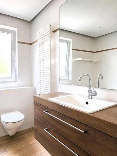 Für alle Lebensphasen: Moderne, barrierefreie EG-Wohnung mit Garten am Stadtpark Dietzenbach – Bad