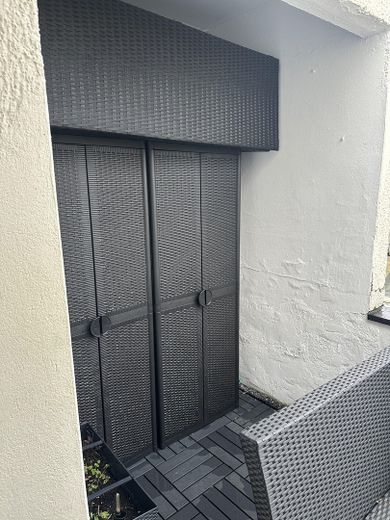 Direct beschikbaar in City-West: appartement met uitzicht op de skyline + ondergrondse parkeergarage – Balkon