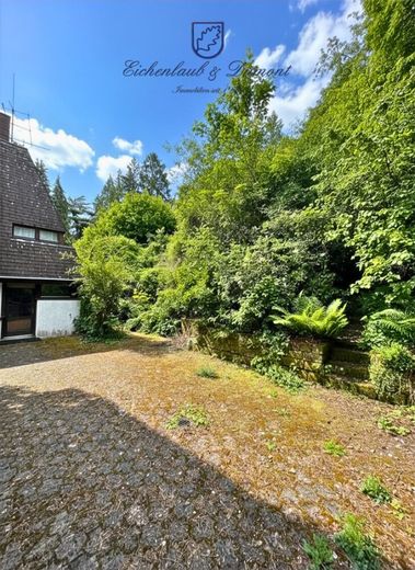 Einfamilienhaus mit ELW, tolles Grundstück mit Panoramablick über Saarbrücken – Terrassenansicht