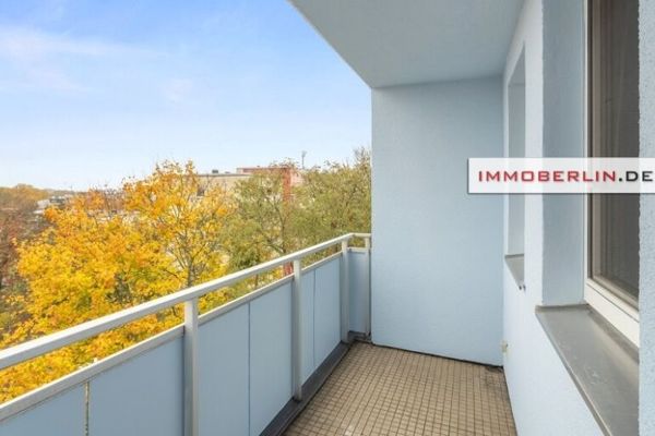 IMMOBERLIN.DE - Soleado piso con logia orientada al oeste y plaza de aparcamiento exterior en una zona tranquila