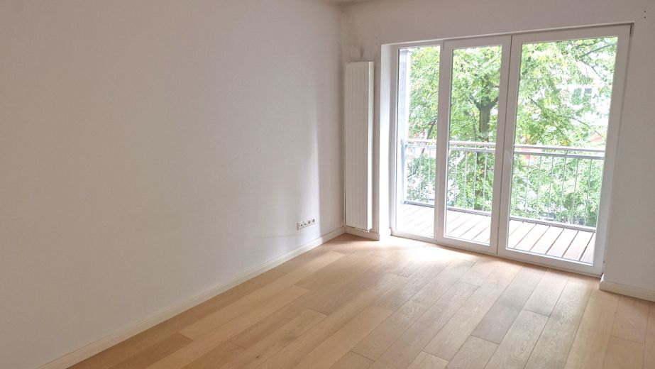 Top modernisierte ETW in HH-Eimsbüttel – Wohnzimmer - Balkon