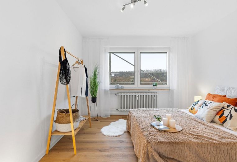 Sofort verfügbar! 18-Parteien-MFH im Regensburger Westenviertel – Schlafzimmer - Musterwohnung