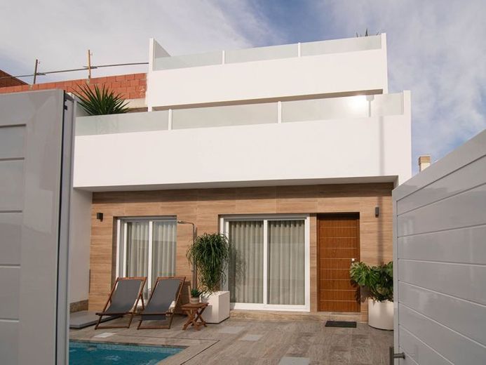 Reihenhäuser mit 3 Schlafzimmern, 2 Bädern, Dachterrasse und Privatpool – Foto 1