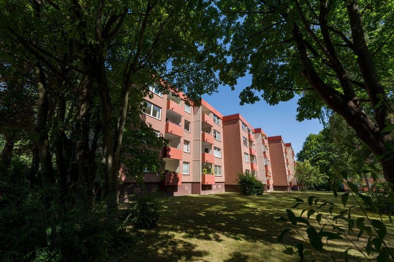 Primera ocupación tras una renovación de alta calidad – moderno piso de 3 habitaciones con balcón orientado al sur – Hinteransicht