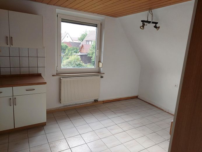 Ruhig gelegenes Einfamilien- / Zweifamilienwohnhaus mit sonnigem Garten – Küche OG