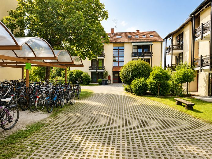 1 Zimmer Studentenappartement in Eichstätt - Möbliert & Erstbezug – 15 Min. Fußweg zur Uni – Hauseingang 2