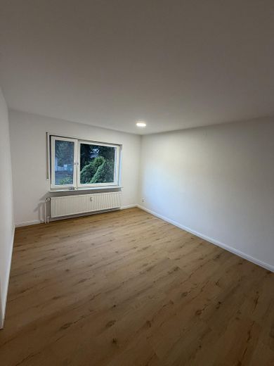 Kernsanierte 4–5-Zimmer-Wohnung | Einbauküche | Kamin | Garage | Terrasse – Schlafzimmer