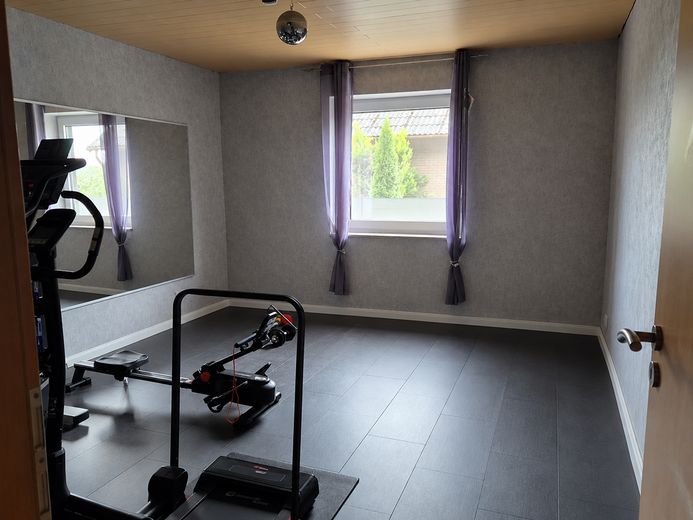 Großzügiges Zweifamilienhaus in ruhiger Feldrandlage mit Sommergarten, Balkon, Terrasse & Garage – Foto 15