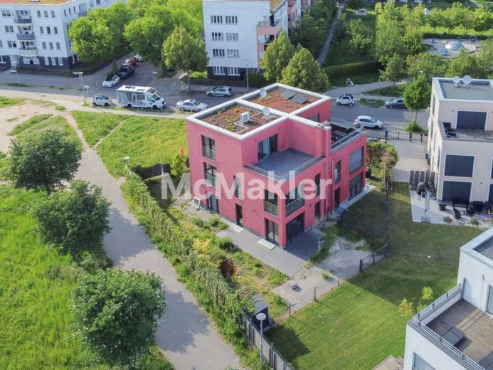 Familienglück nahe BER: Moderne Doppelhaushälfte in ruhiger Feldrandlage von Berlin-Rudow – Foto 1