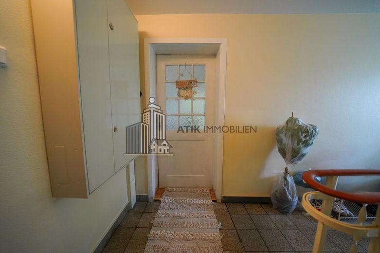 ATIK: Gemütliche 3-Zimmer-Wohnung in ruhiger Lage – Eingangstür