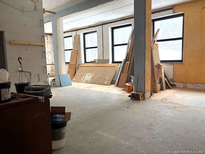 RESERVIERT Vielseitiges Wohn- und Geschäftshaus mit Einliegerwohnung auf großzügigem Grundstück in Pullenreuth – VUB0002334-18