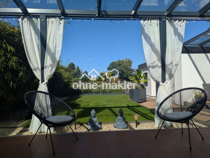 Bungaló adosado rehabilitado energéticamente (A+) con jardín privado en patio interior y vistas despejadas a zonas verdes – Foto 1