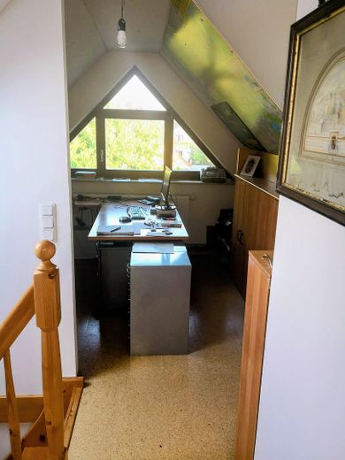 Charmantes Architektenhaus  mit Wärmepumpe +++provisionsfrei+++ – Büro im Spitzboden mit WC