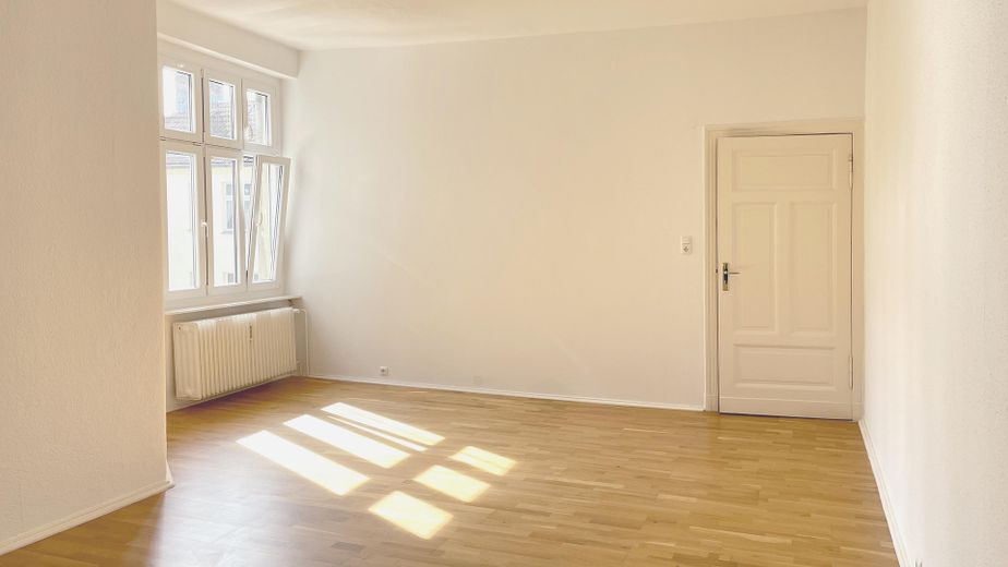 Luminoso apartamento antiguo de 1 habitación con cocina independiente – disponible para ocupar de inmediato – Zimmer