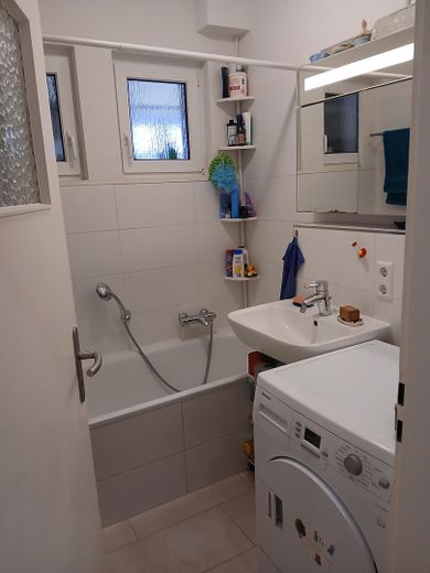 Ruhige Erdgeschosswohnung mit einmaligem Garten in zentraler Lage in der Unterwiehre – Foto 21