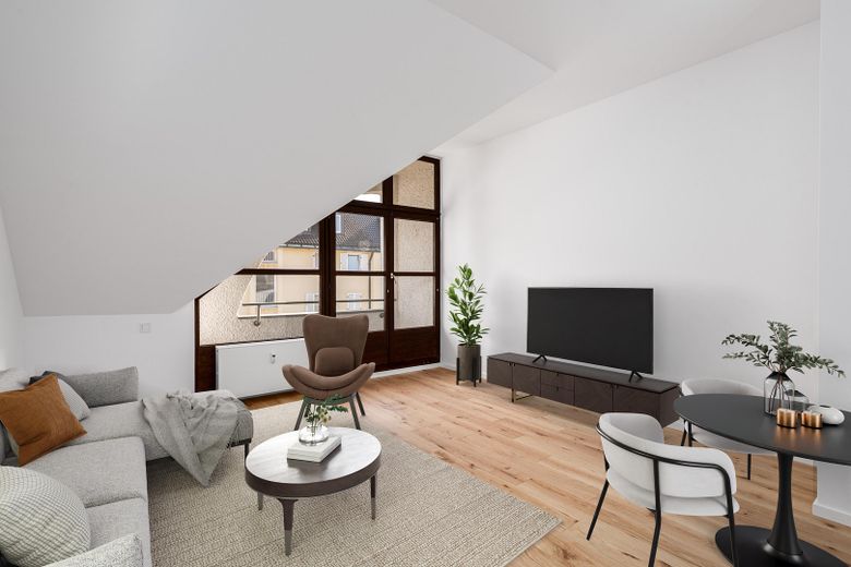 Wohnzimmer mit Balkon