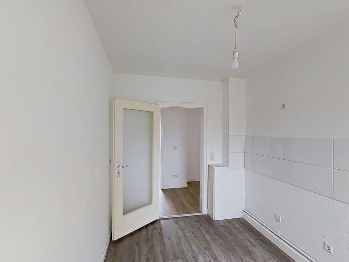 Großzügiges Wohnen: Helle 4-Zi.-Wohnung mit Balkon – Ansicht II: Küche