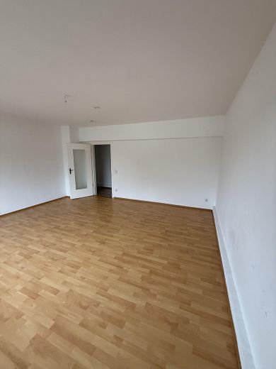 Gut geschnittene 2 Zimmerwohnung KDB – Wohnzimmer