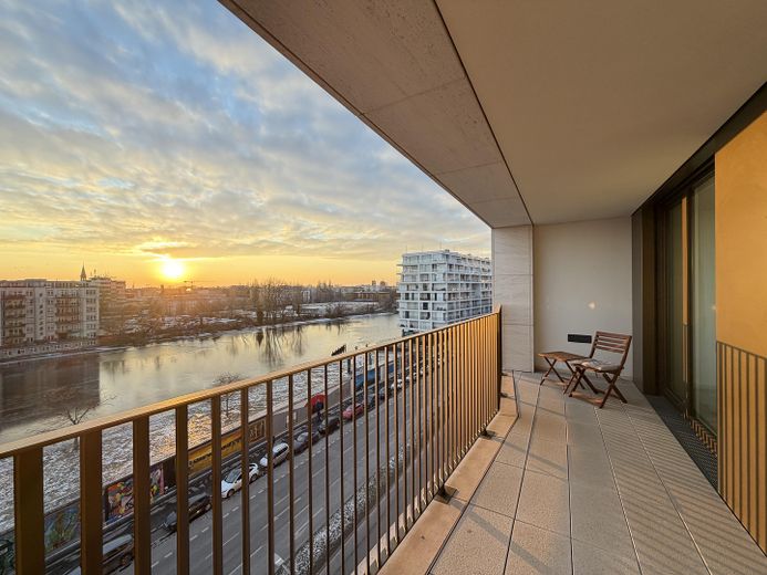 Loggia mit direktem Spreeblick
